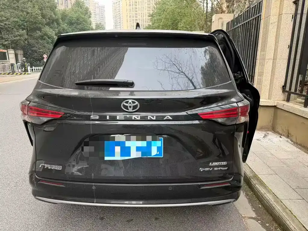 Toyota Sienna 2024 из CN, фото 8