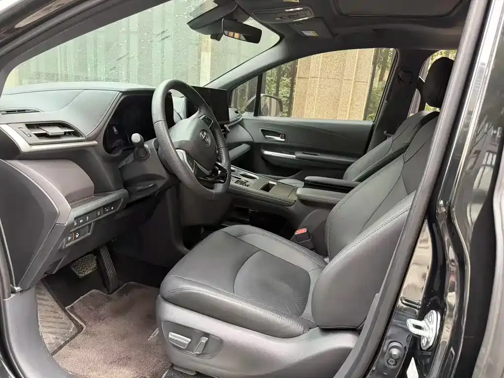 Toyota Sienna 2024 из CN, фото 3