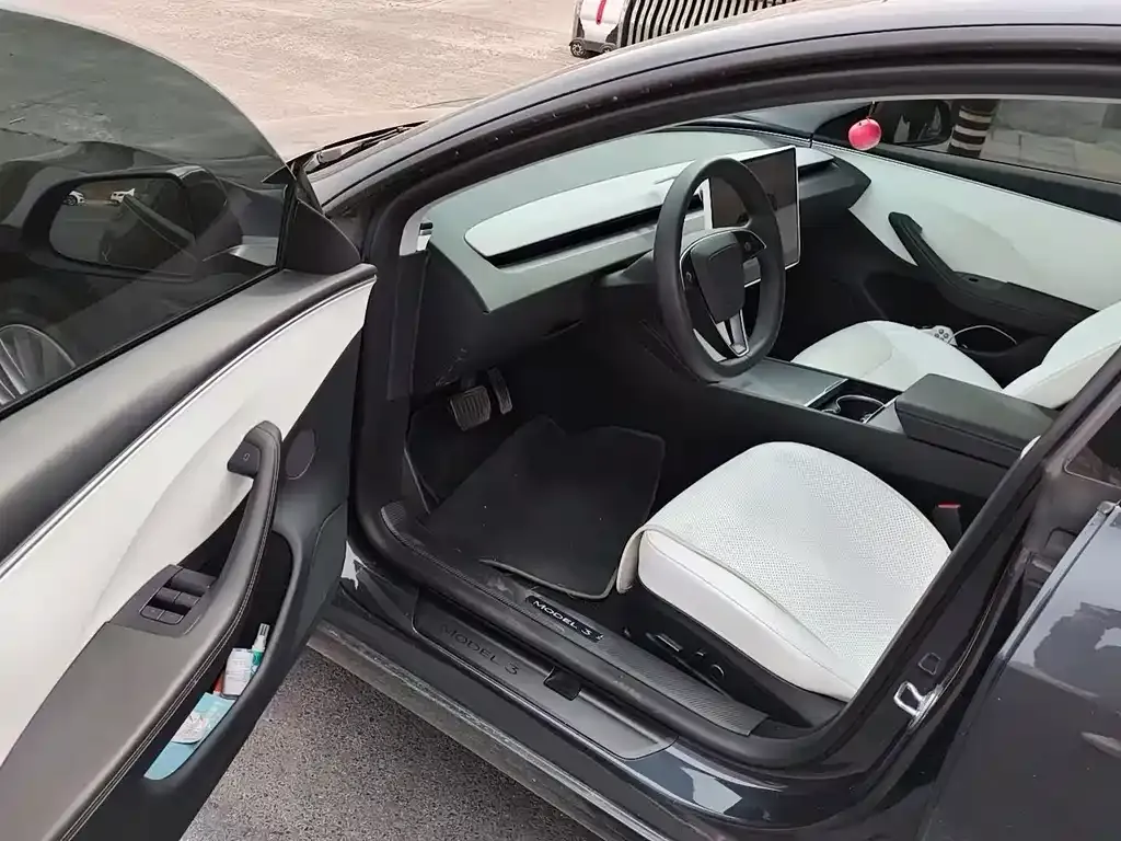Tesla Model 3 — фото 8
