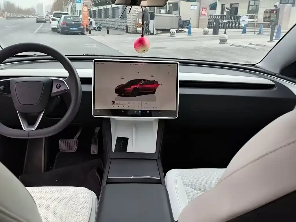 Tesla Model 3 — фото 7