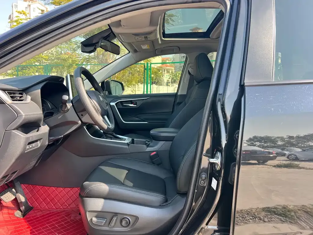 Toyota RAV4 — фото 3