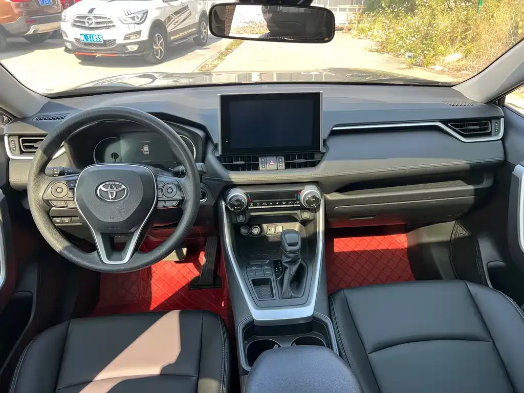 Toyota RAV4 — фото 2