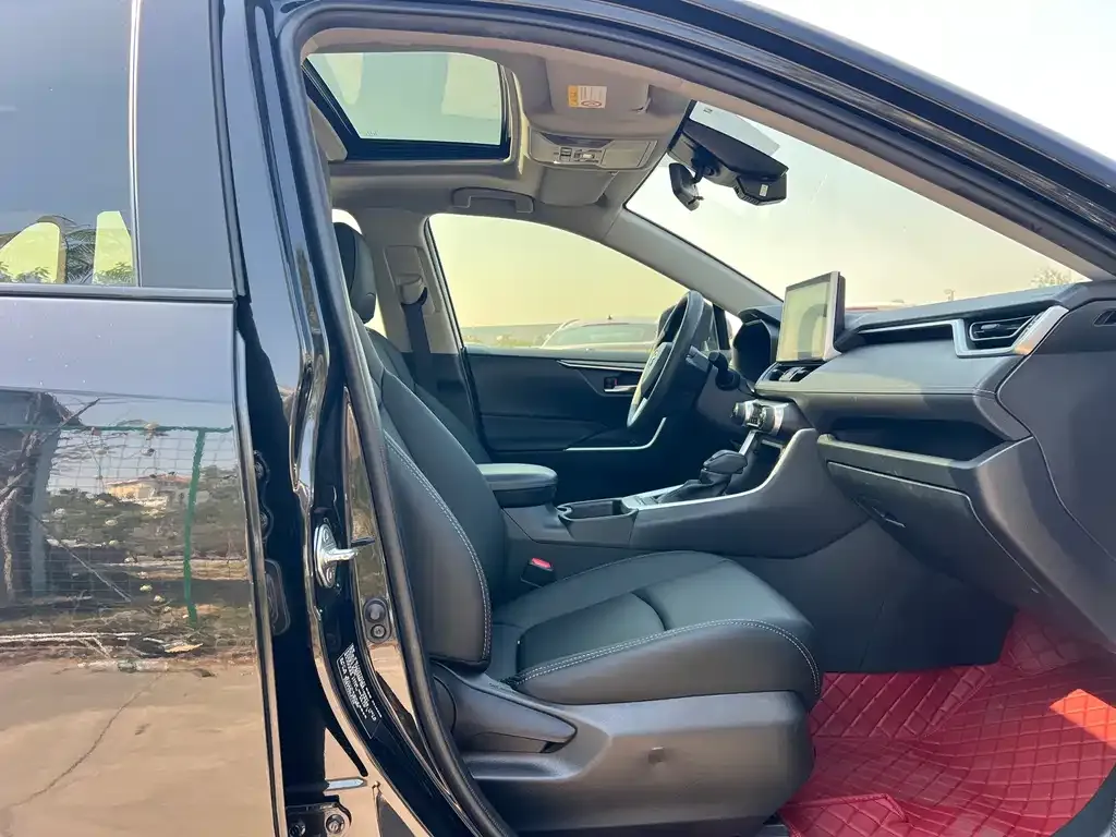Toyota RAV4 — фото 6
