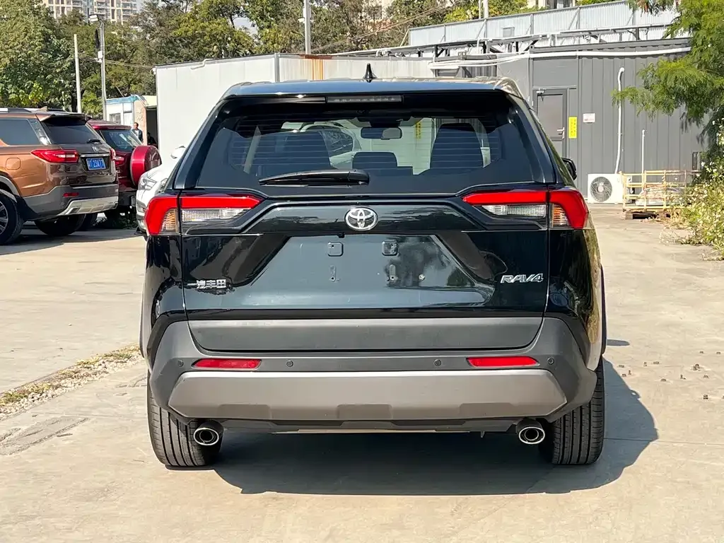 Toyota RAV4 — фото 7
