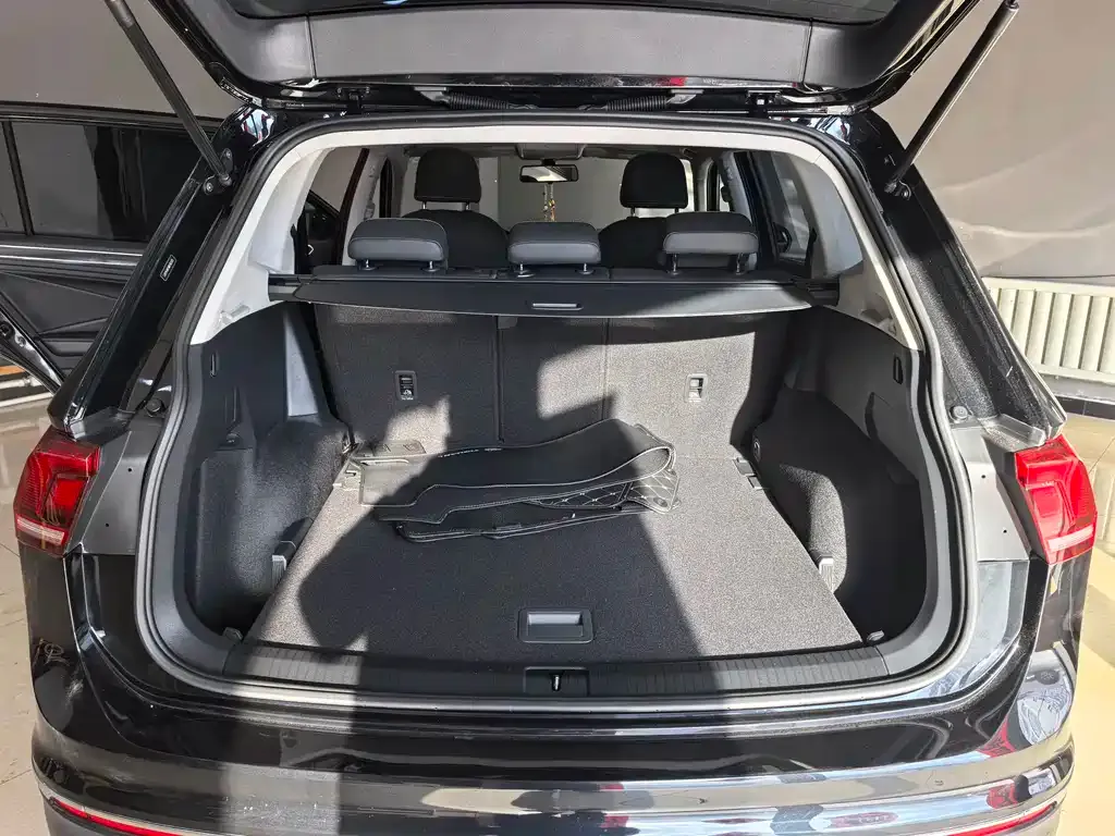 Volkswagen Tiguan L 2022 из CN, фото 10