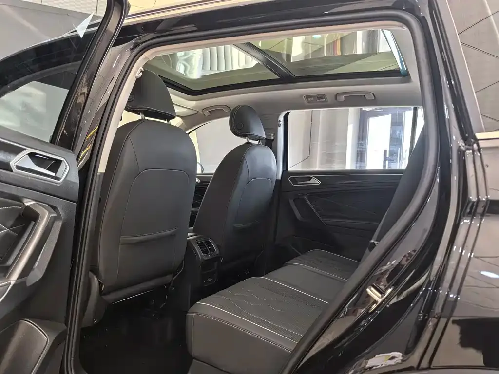 Volkswagen Tiguan L 2022 из CN, фото 3