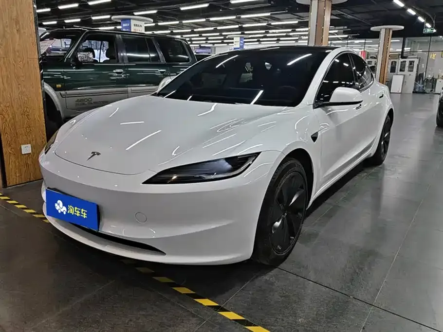 Tesla Model 3 — фото 1