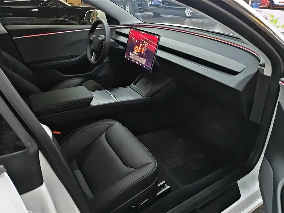 Tesla Model 3 — фото 10