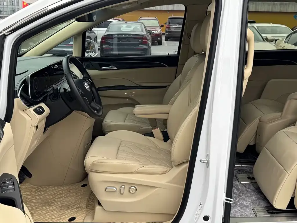 Buick GL8 2023 из CN, фото 10