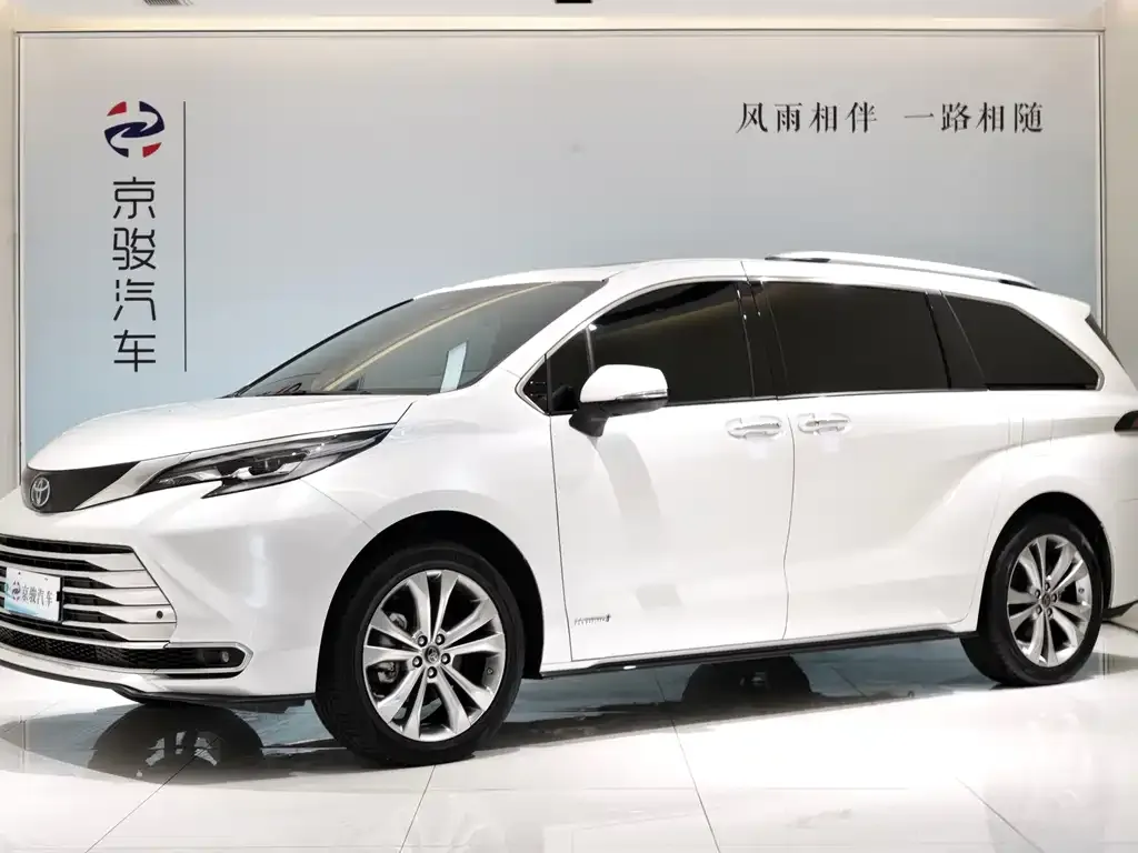Toyota Sienna 2023 из CN, фото 1