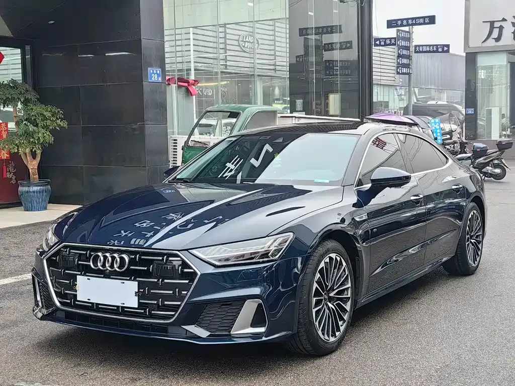 Audi A7L — фото 1