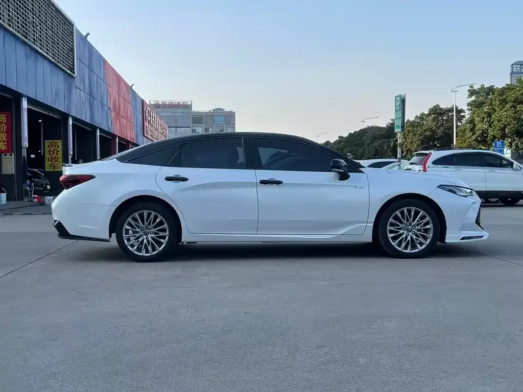 Toyota Avalon — фото 2