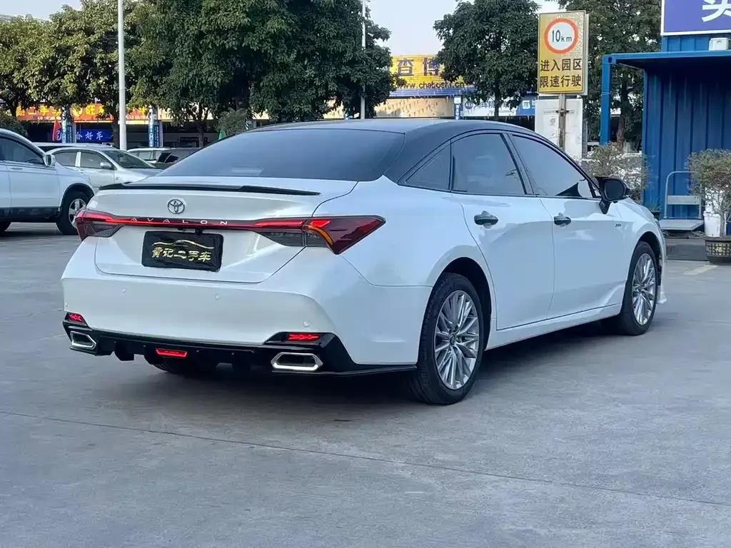 Toyota Avalon — фото 10