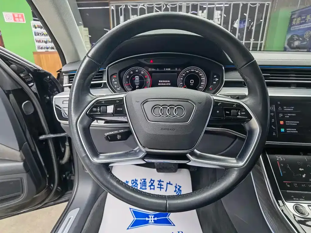 Audi A8 — фото 5