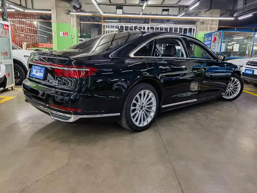 Audi A8 — фото 3