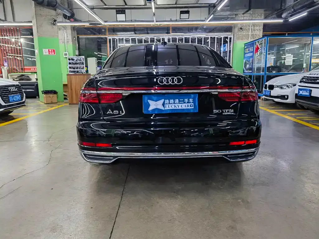 Audi A8 — фото 7