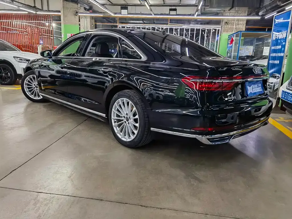Audi A8 — фото 10