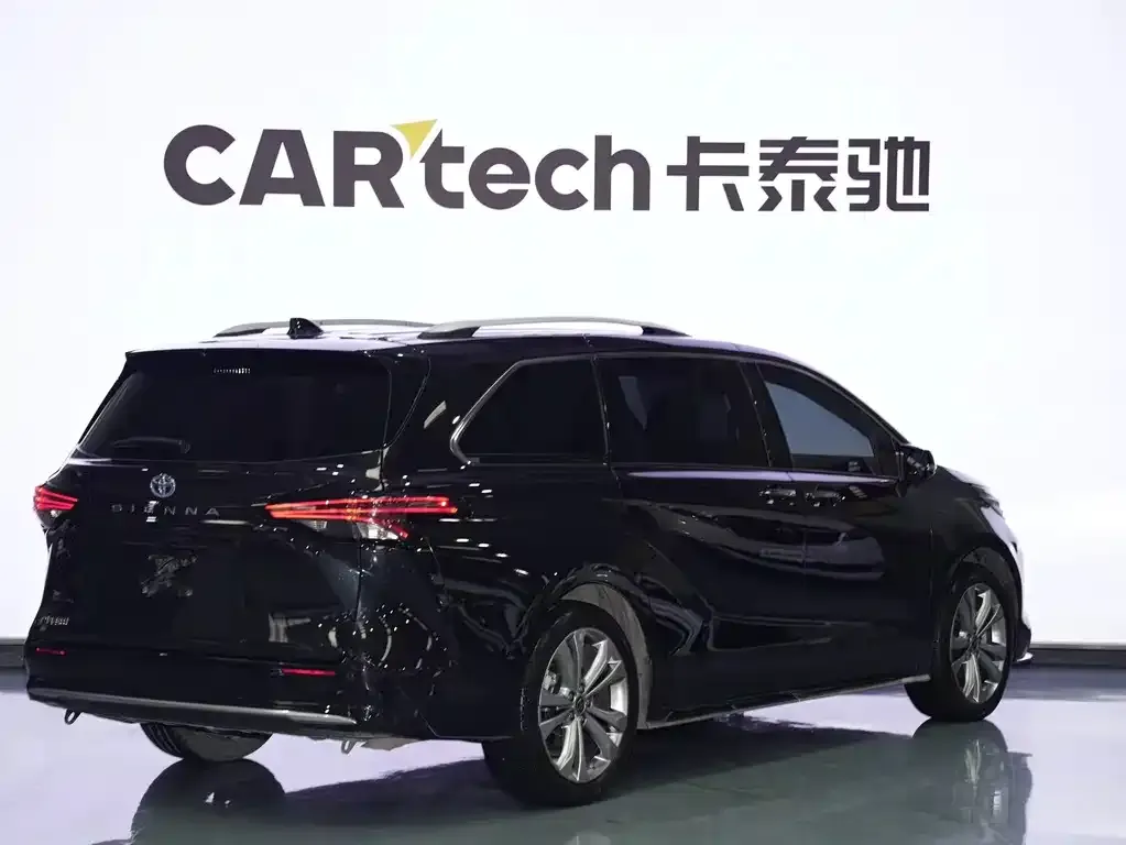Toyota Sienna — фото 4