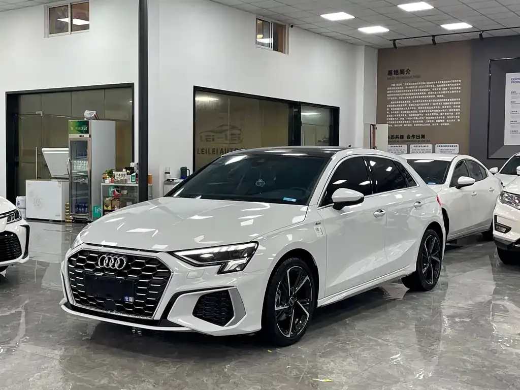 Audi A3 2023 из CN, фото 1