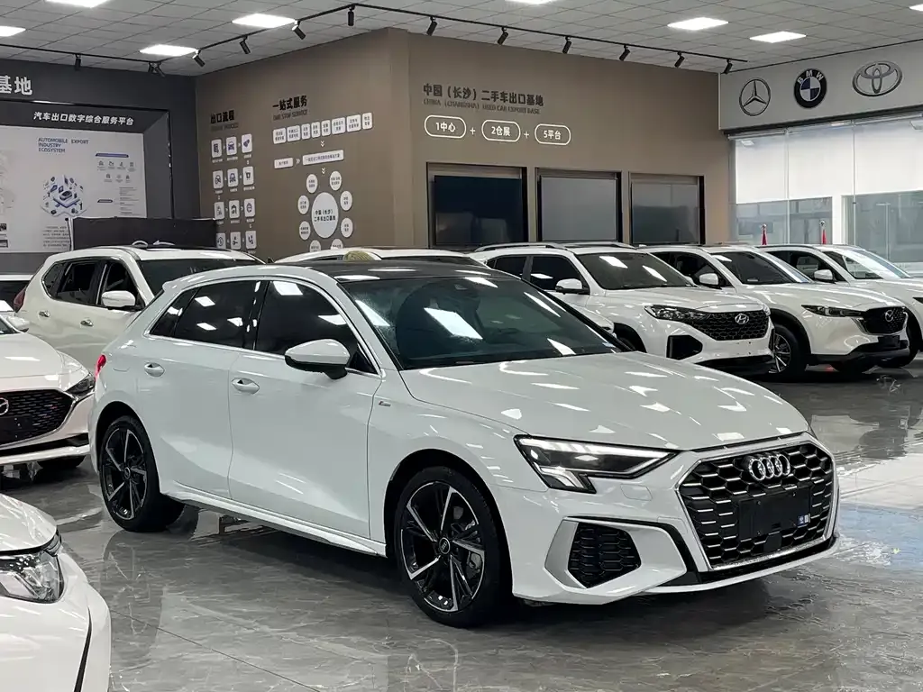 Audi A3 2023 из CN, фото 2