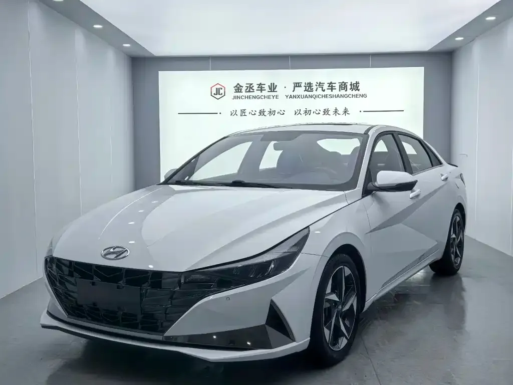Hyundai Elantra 2023 из CN, фото 1