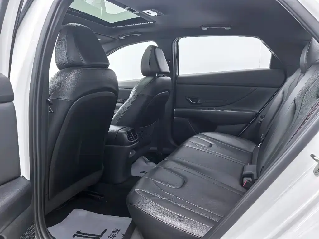 Hyundai Elantra 2023 из CN, фото 8