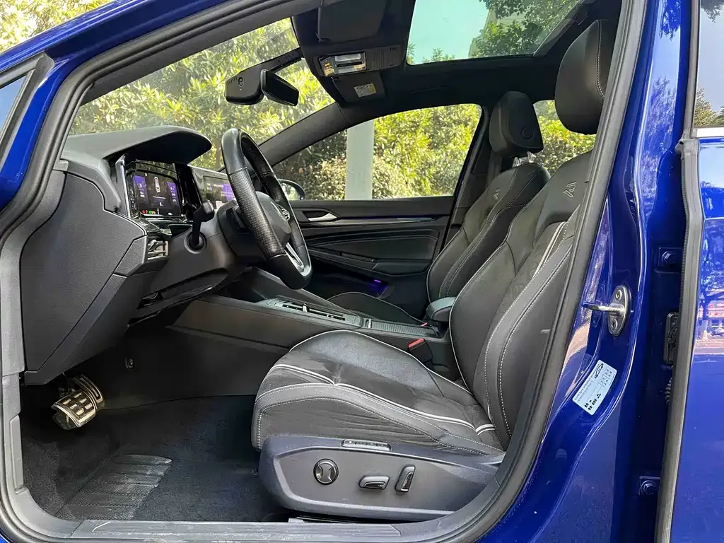 Volkswagen Golf 2023 из CN, фото 4