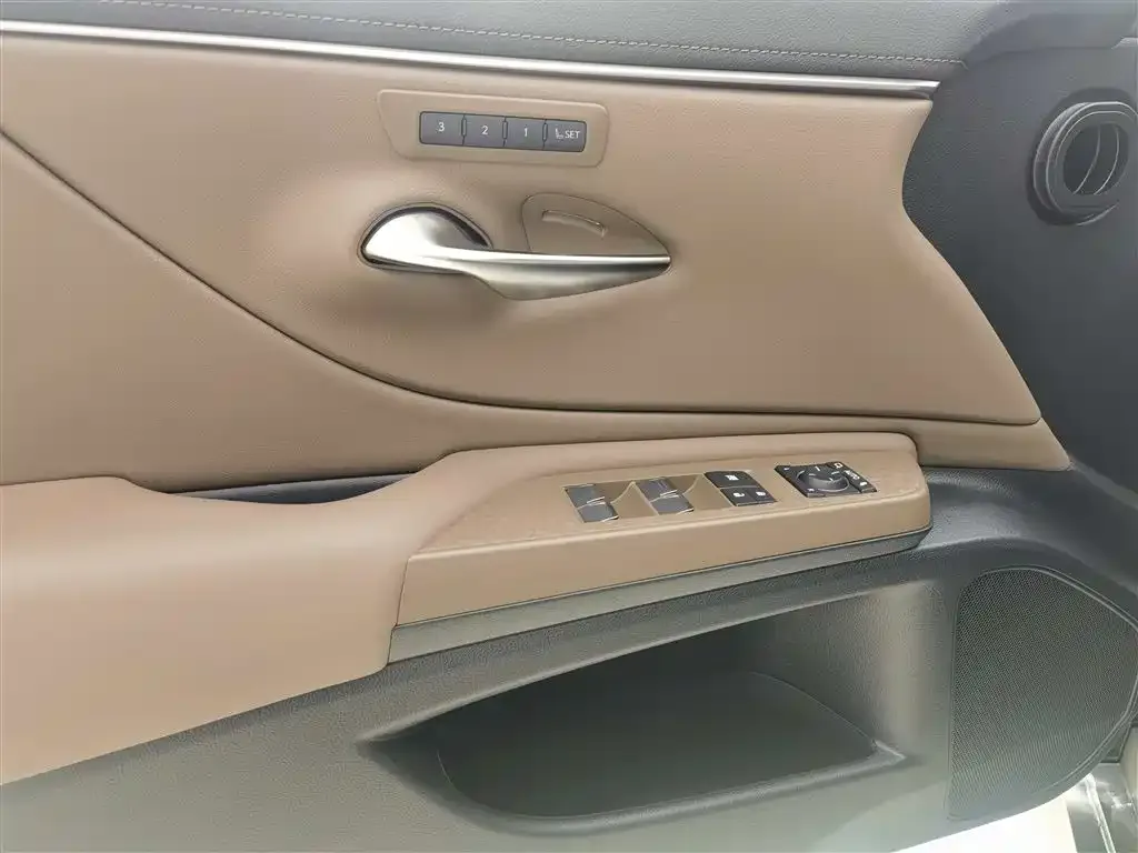 Lexus ES 2026 из CN, фото 4