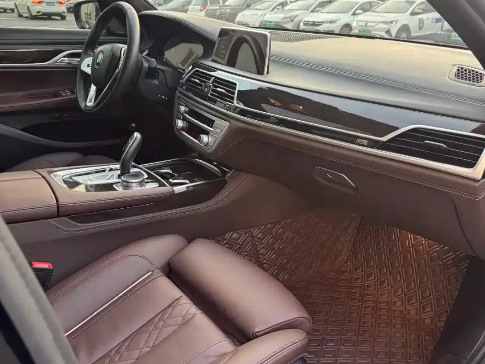 BMW 7 Series 2021 из CN, фото 10
