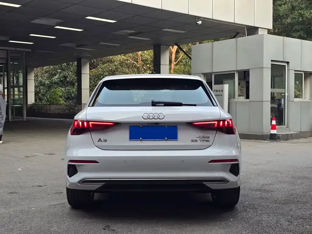 Audi A3 — фото 1