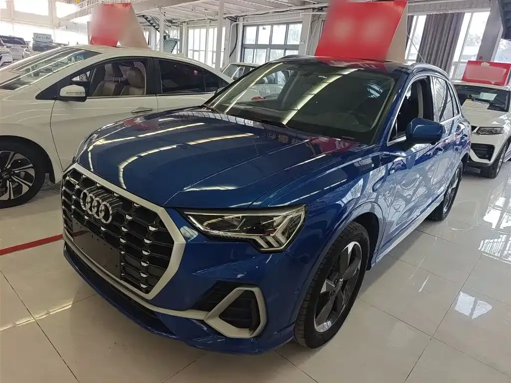 Audi Q3 — фото 1