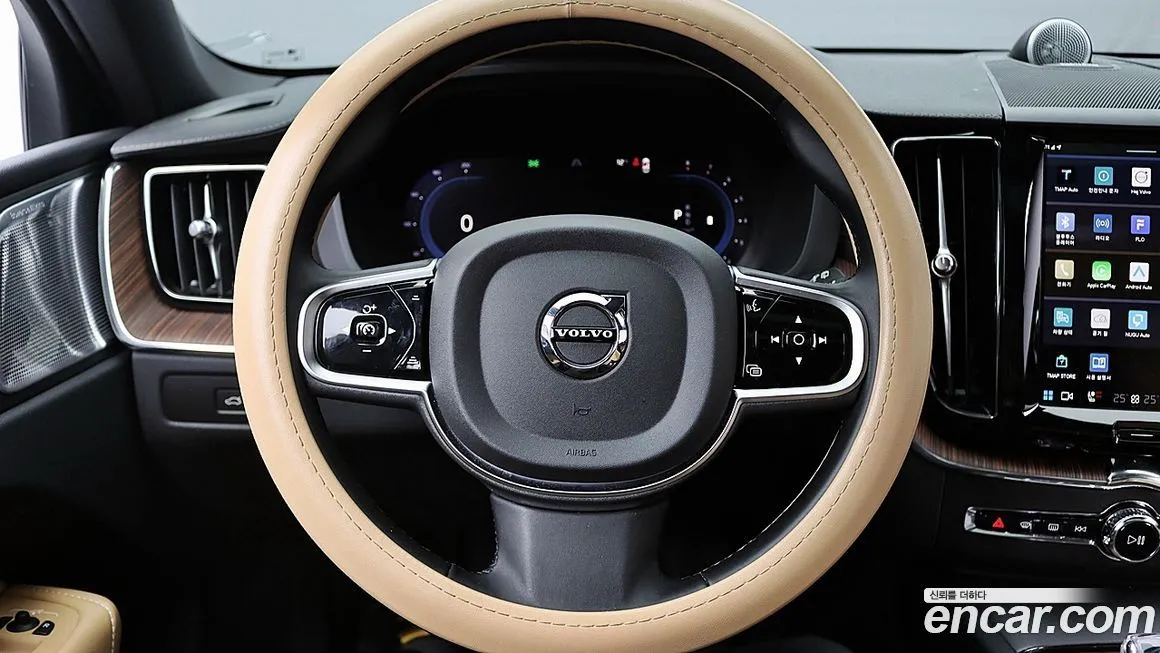 Volvo XC60 — фото 9