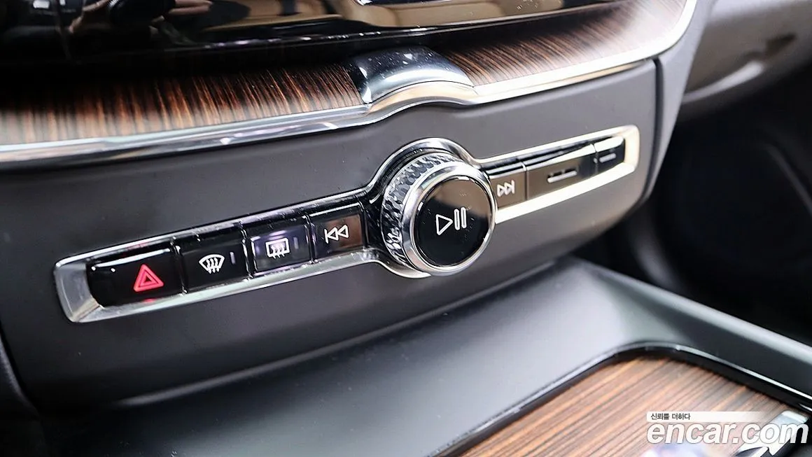 Volvo XC60 — фото 10