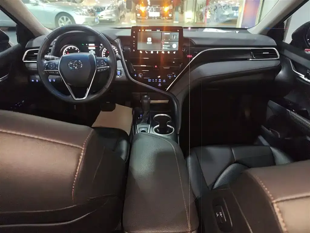 Toyota Camry 2022 из CN, фото 2