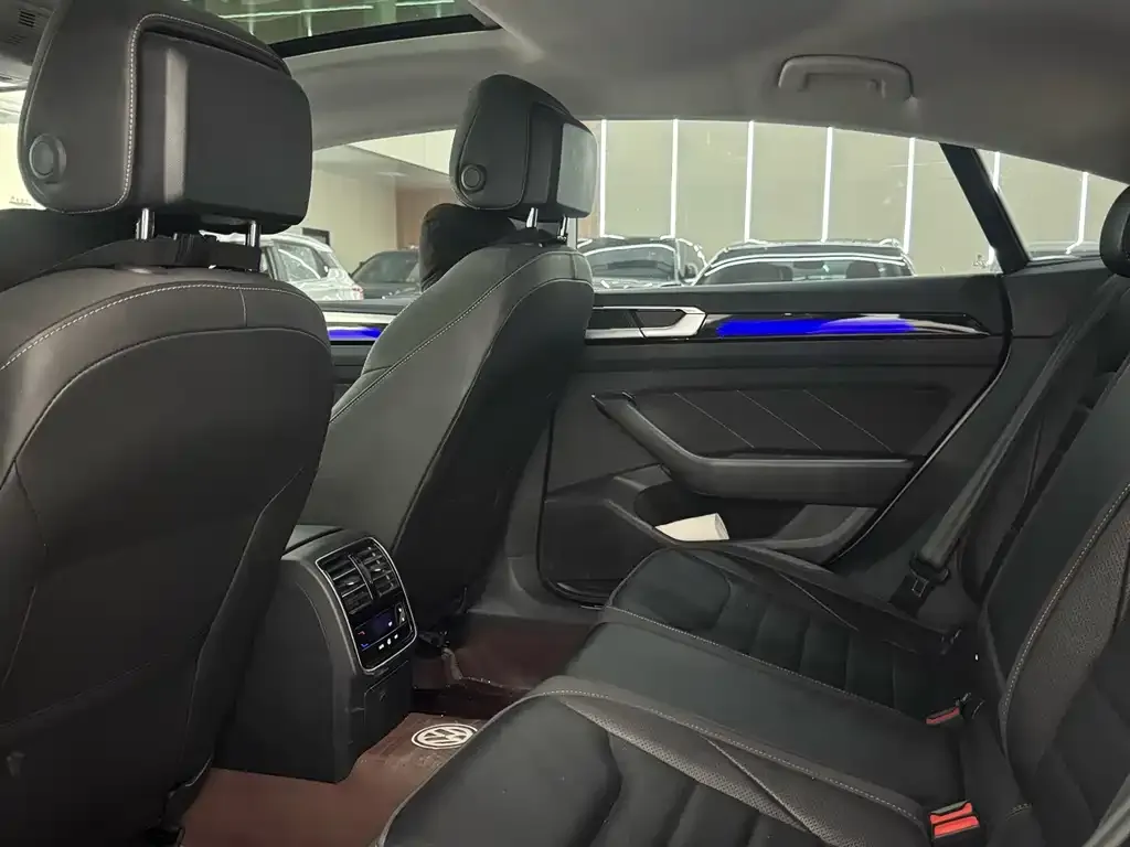 Volkswagen CC 2023 из CN, фото 2