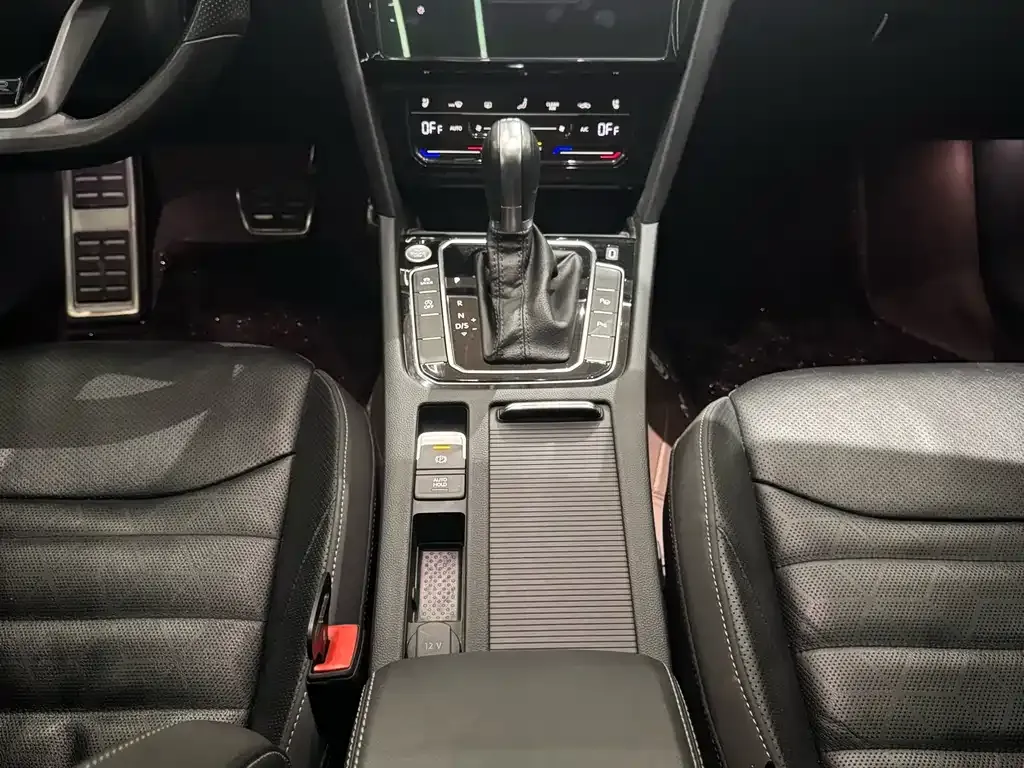 Volkswagen CC 2023 из CN, фото 9