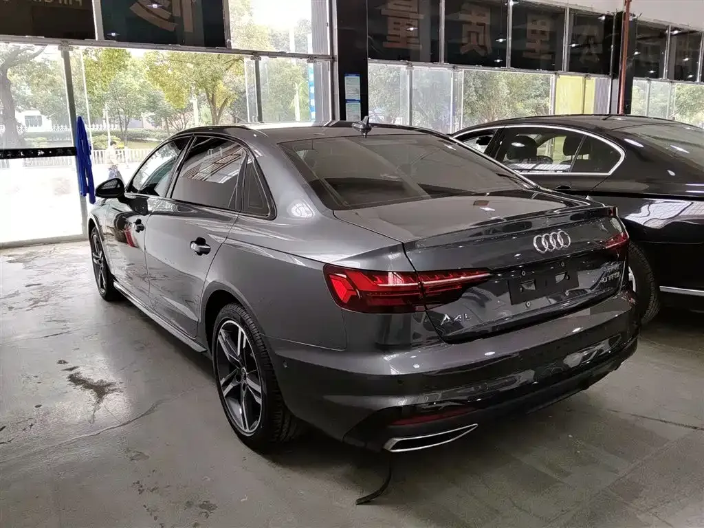 Audi A4L 2022 из CN, фото 8