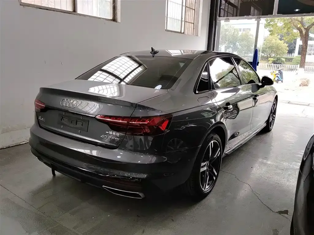 Audi A4L 2022 из CN, фото 2