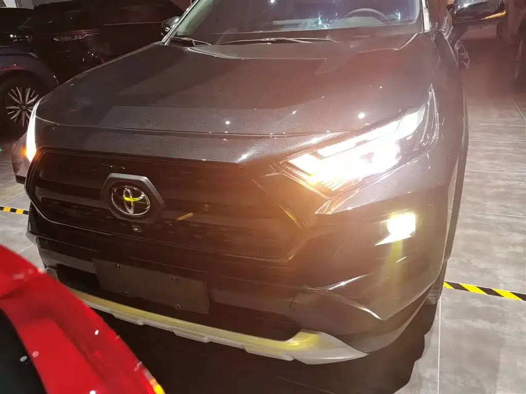 Toyota RAV4 2023 из CN, фото 4