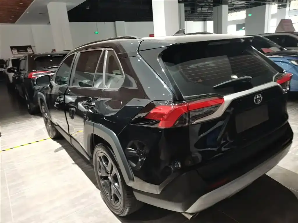 Toyota RAV4 2023 из CN, фото 7