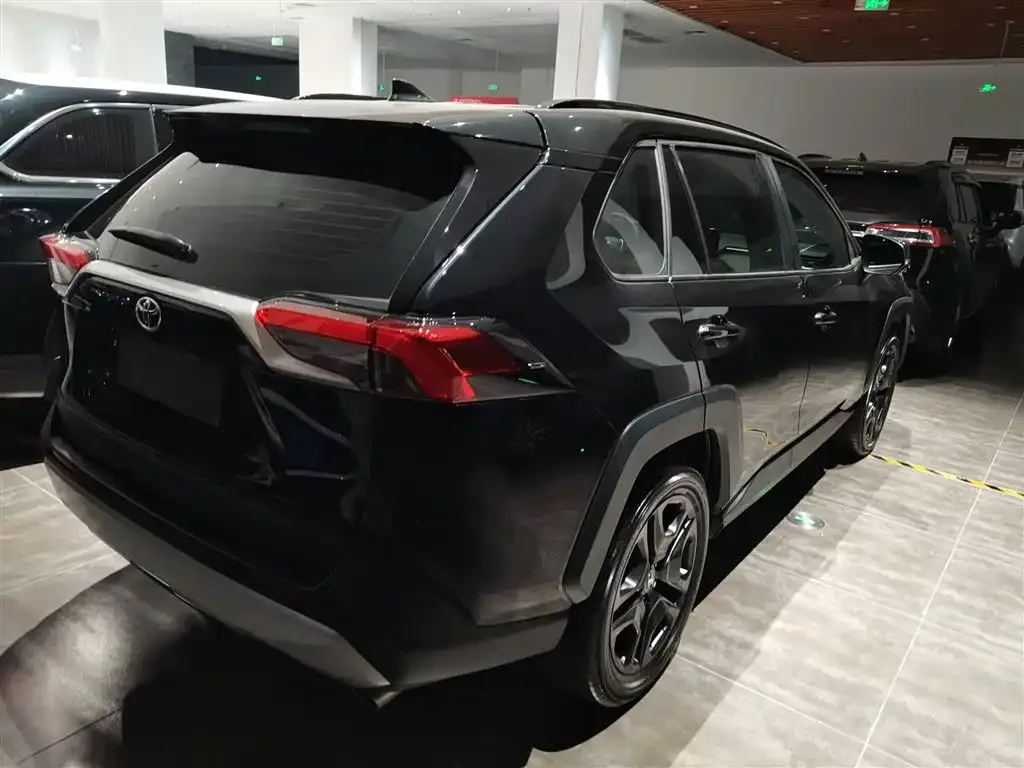 Toyota RAV4 2023 из CN, фото 5