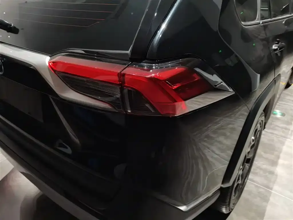 Toyota RAV4 2023 из CN, фото 8