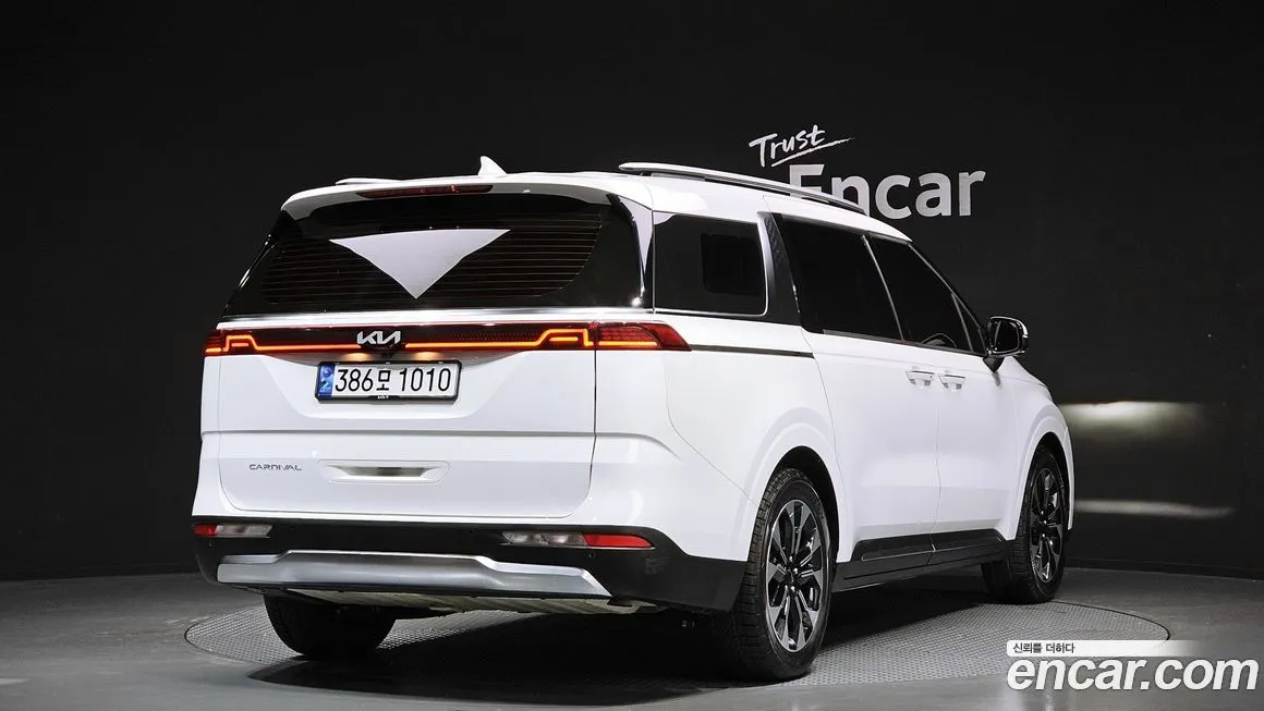 Kia Carnival — фото 2