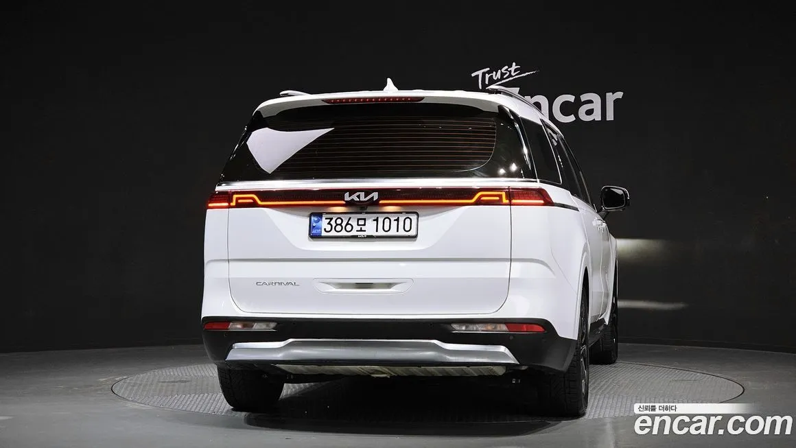 Kia Carnival — фото 10