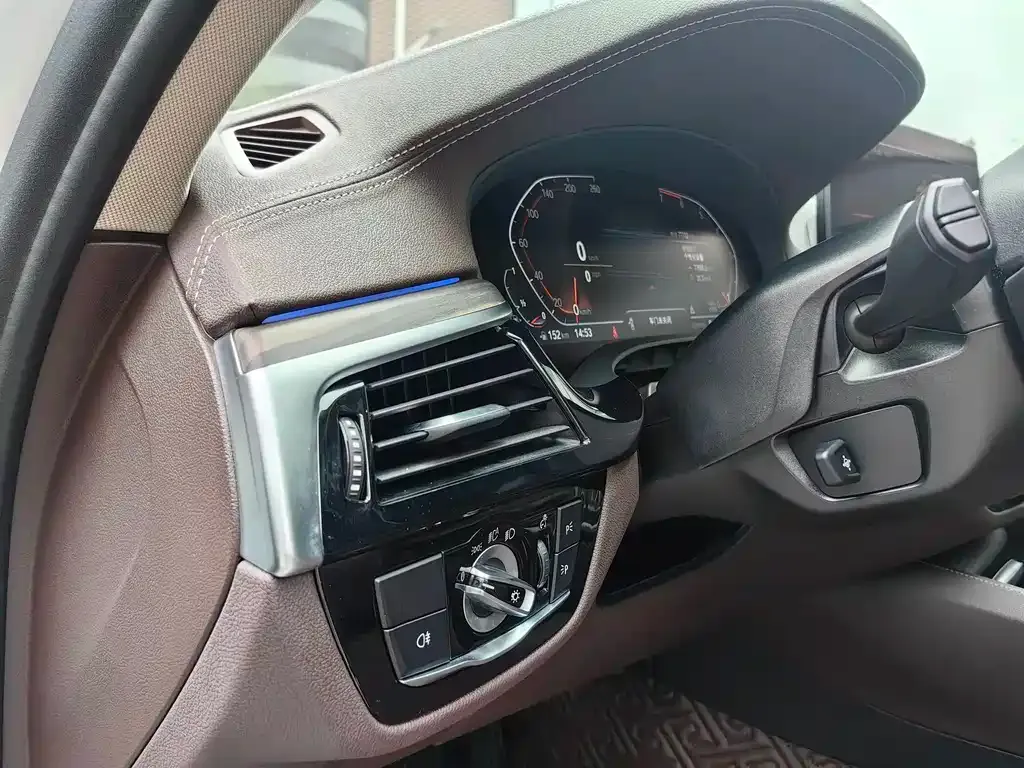 BMW 5 Series 2021 из CN, фото 6