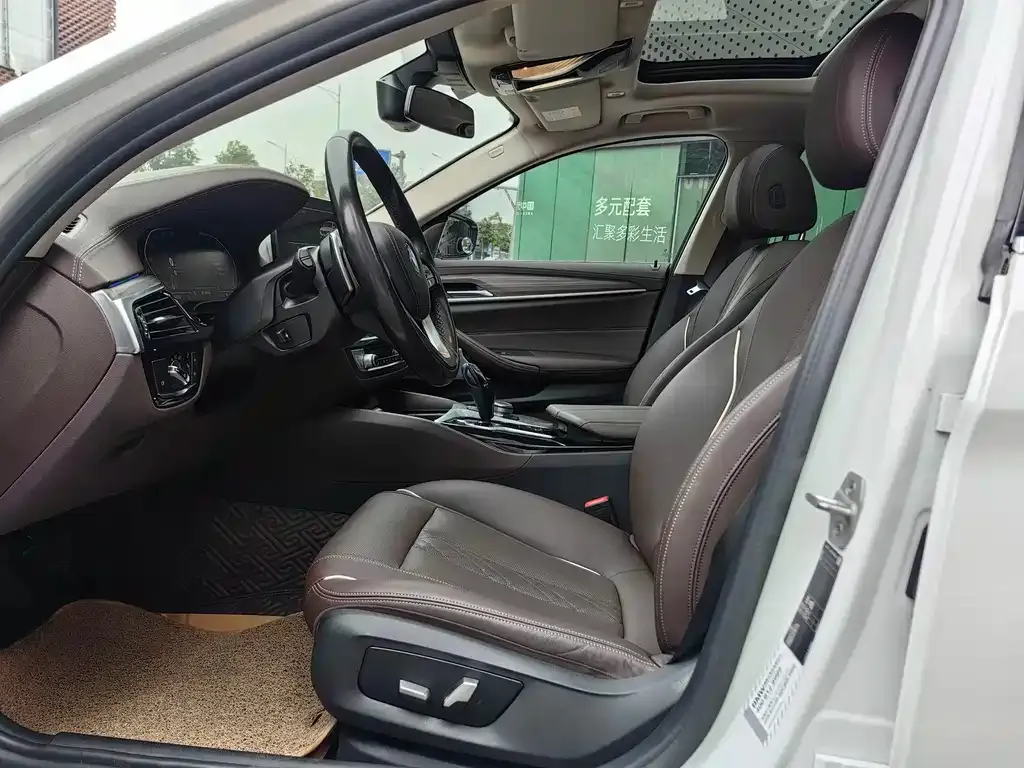 BMW 5 Series 2021 из CN, фото 2