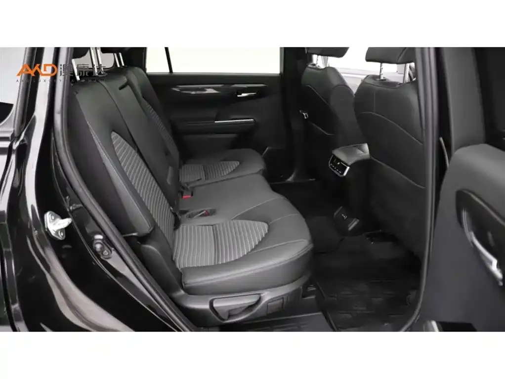 Toyota Crown Kluger 2023 из CN, фото 5