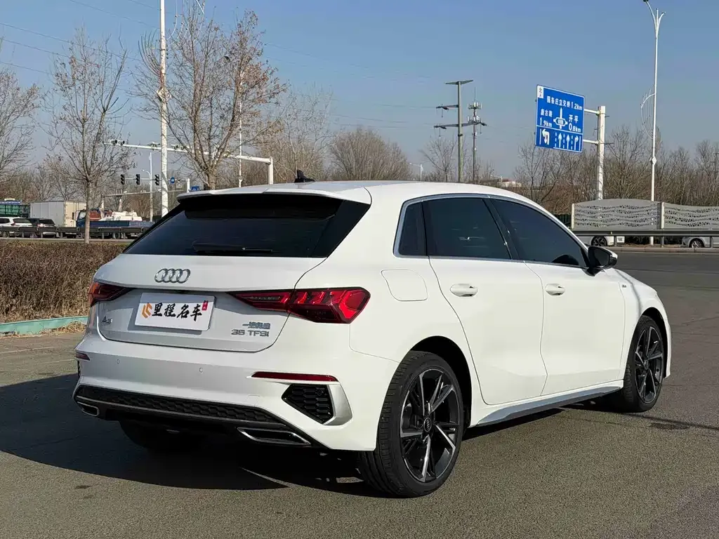 Audi A3 2024 из CN, фото 2