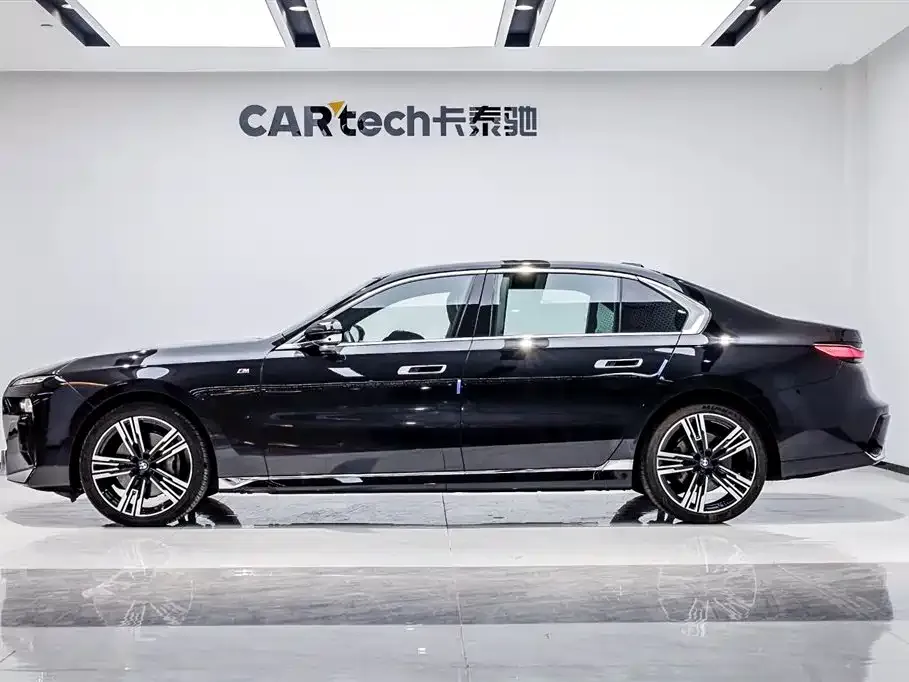 BMW 7 Series 2023 из CN, фото 8
