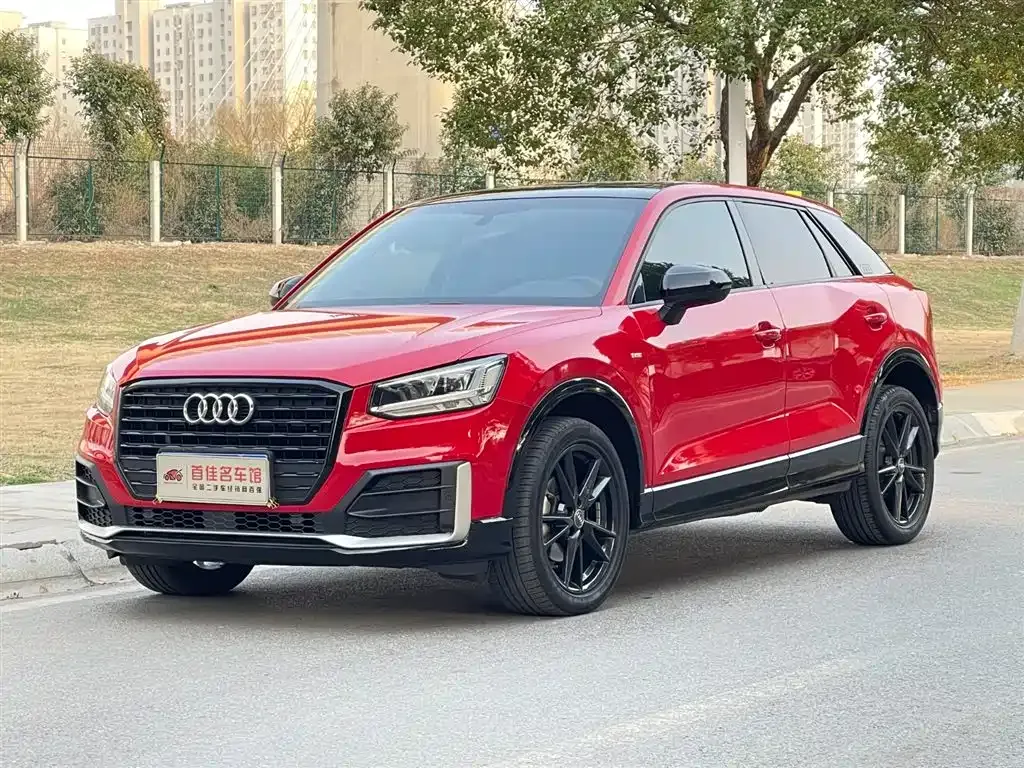 Audi Q2L — фото 1